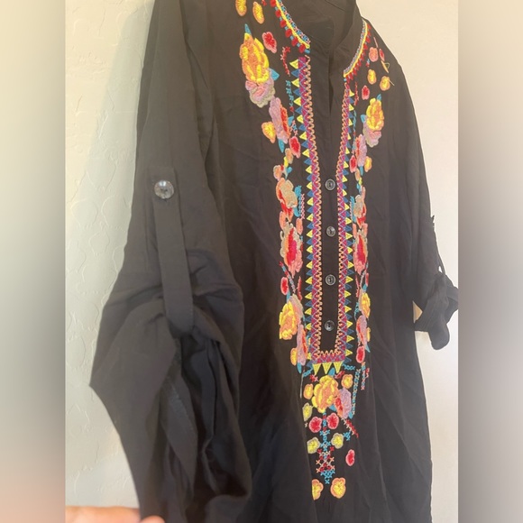 Solitaire Black Button Down Embroidered Tunic blouse size small - Picture 3 of 7